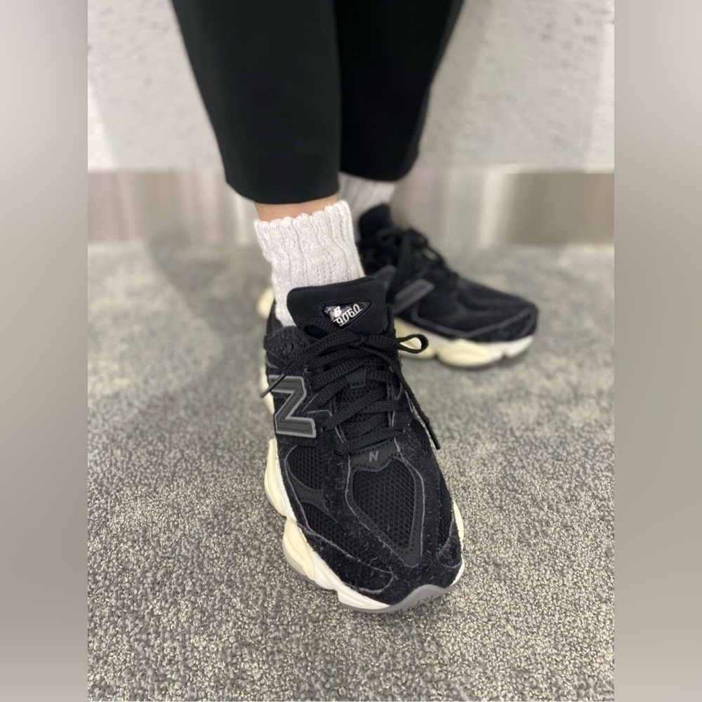 NEW BALANCE 9060 Sneakers Black / Sea salt